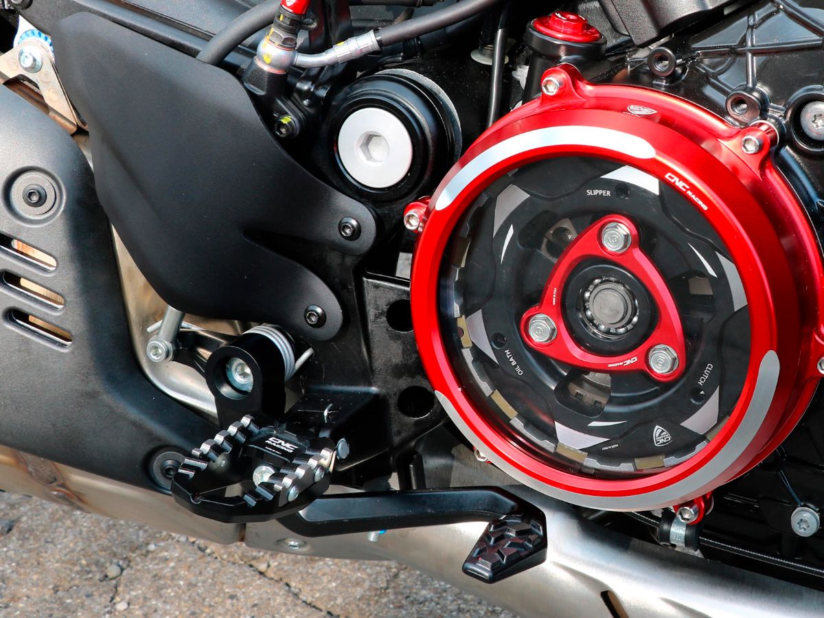 PEA09B CNC RACING TOURING FOOTPEGS KIT ADAPTERS PILOT DUCATI DIAVEL V4 2023