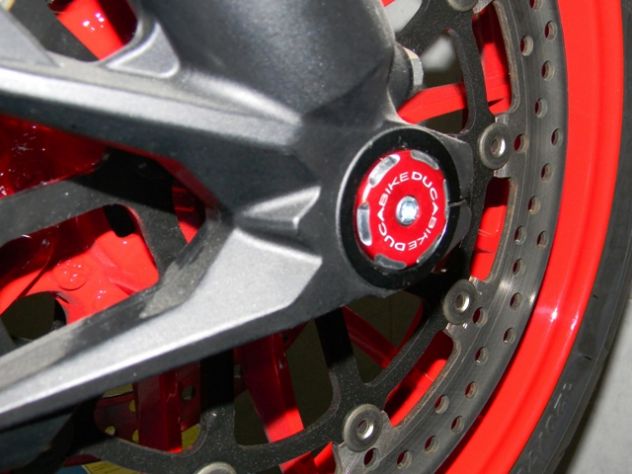 TRD02 RIGHT FRONT WHEEL CAP BICOLOR DUCABIKE DUCATI MONSTER S2R/S4R/S4RS